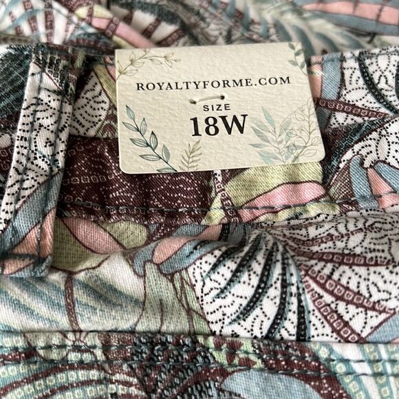 Royalty for Me Collection Floral Cuff Cotton Blend Shorts Women's Size 18 NWT - Picture 8 of 15